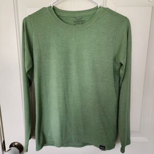 Patagonia green long sleeve